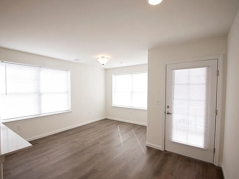 Apartments On Main — Photo 40