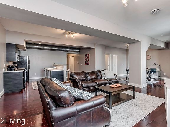 3rd image of 2933 Mary St #11774716