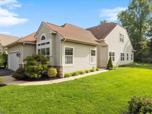 102 Renaissance Blvd, Franklin Twp., NJ 08873