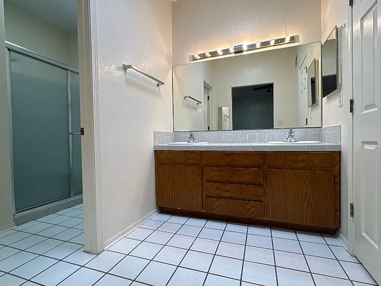 1041 Carmelita Dr — Photo 13