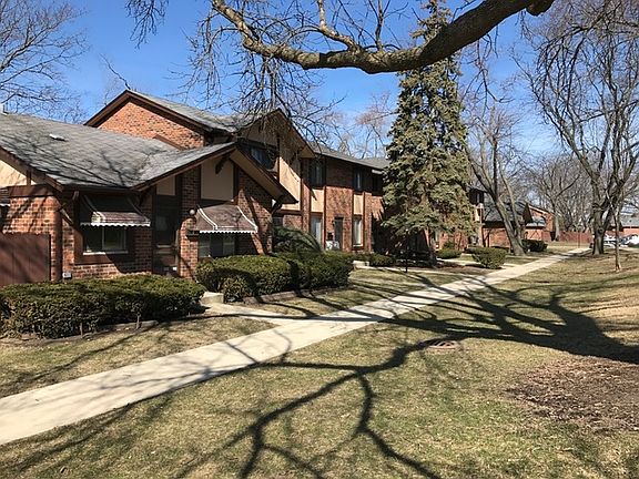 2nd image of 1S232 Dillon Ln