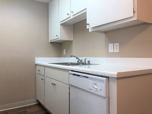 2nd image of 2975-2985 Euclid Ave #18