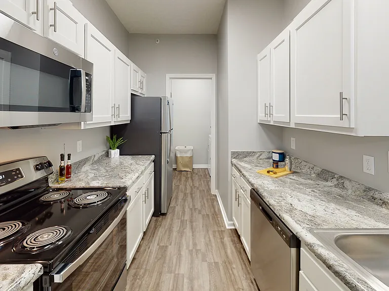Burlington Oaks Apartments — Photo 2