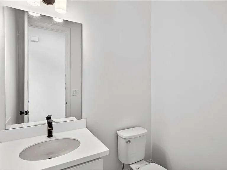395 Tillman Pass — Photo 14