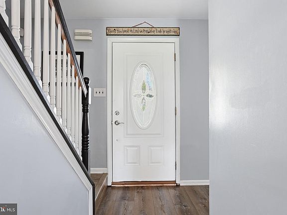 5th image of 276 Hampton Dr