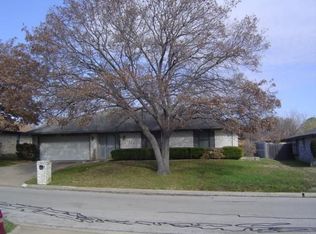 1324 Country Manor Rd, Fort Worth, TX 76134