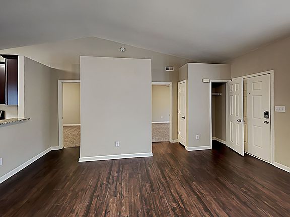 5th image of 1226 Laurel Woods Dr