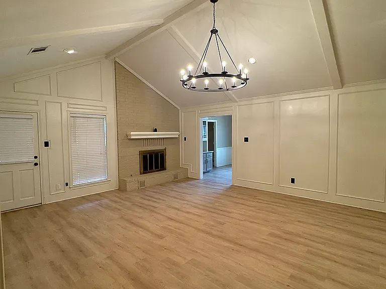 3 bed, 2111 sqft, $3,250 — Photo 2