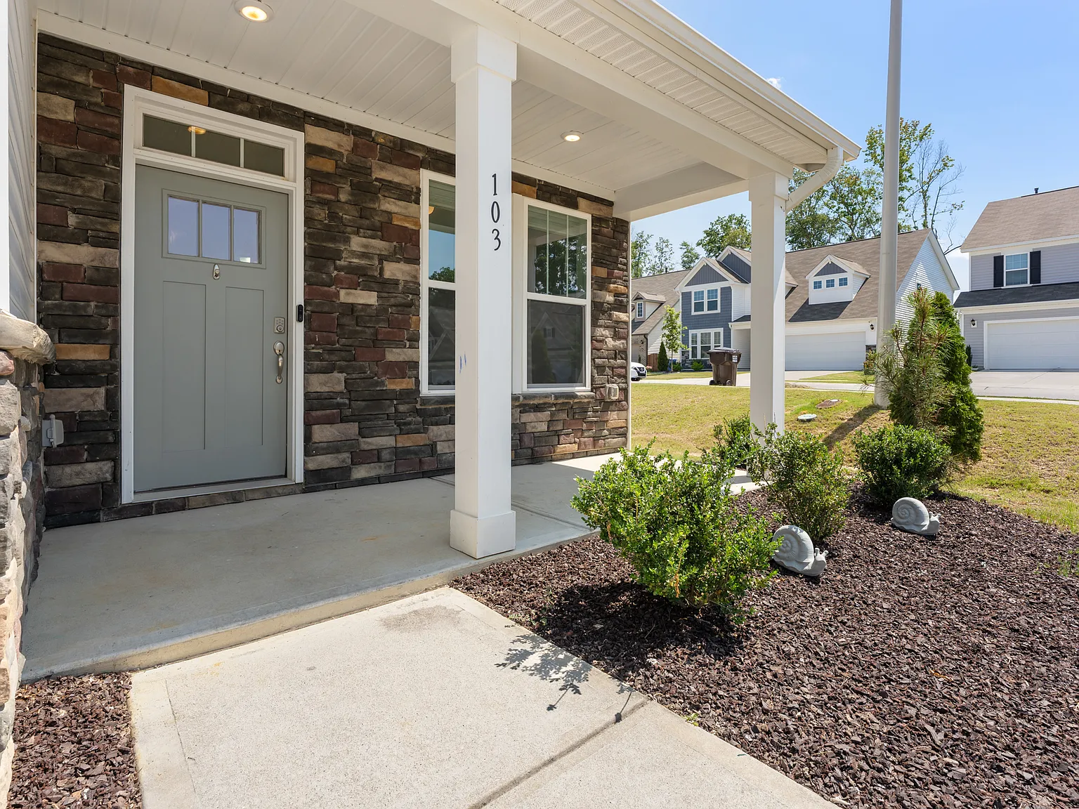 4 bed, 2130 sqft, $2,250 — Photo 3