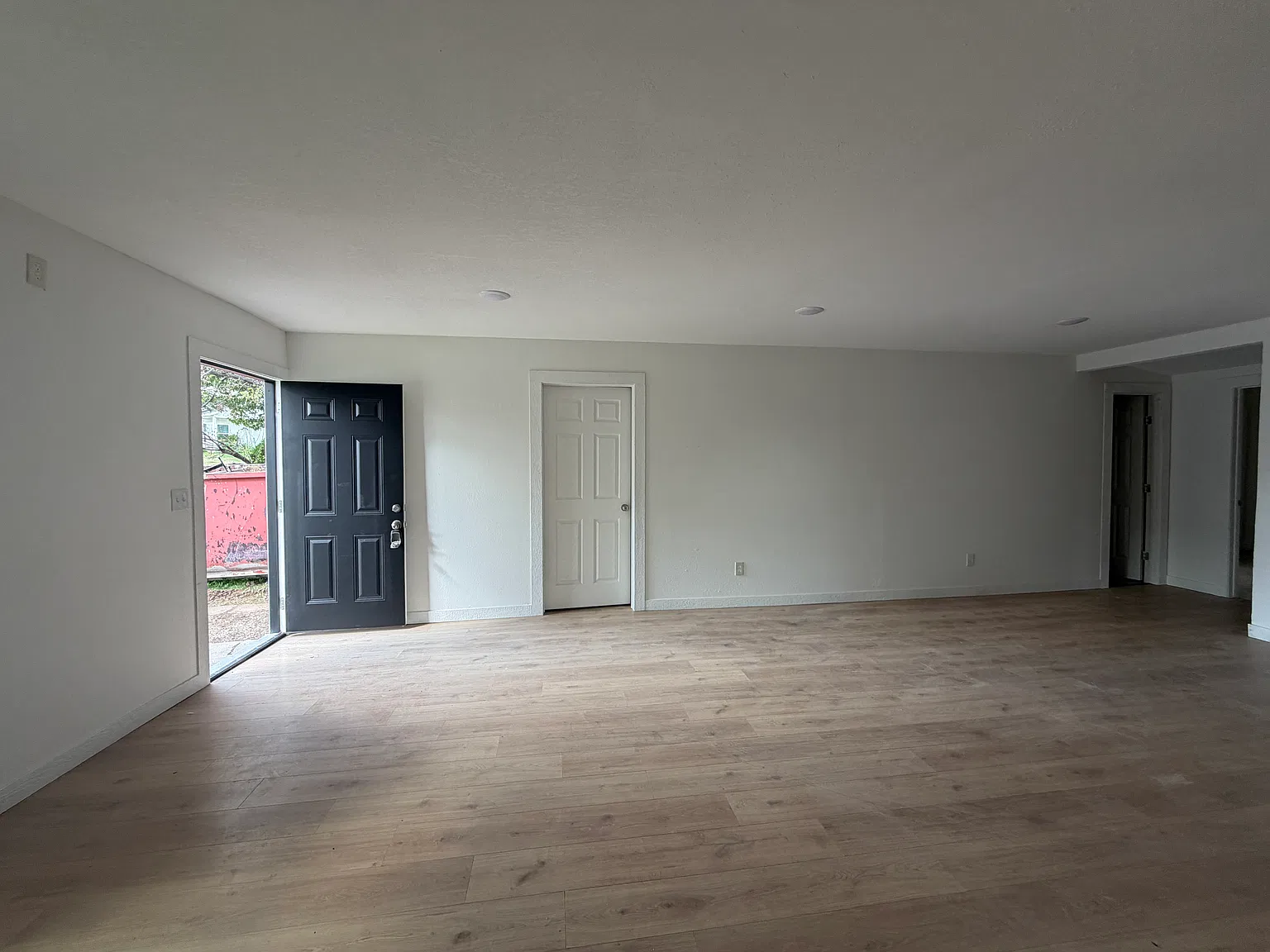 4 bed, 1875 sqft, $2,100 — Photo 3