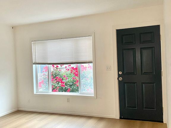 3rd image of 2001-2015 SE Oak Grove Blvd #2B-1BA-672SQFT