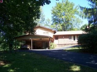 949 Harrison Ave, Franklin, NC 28734