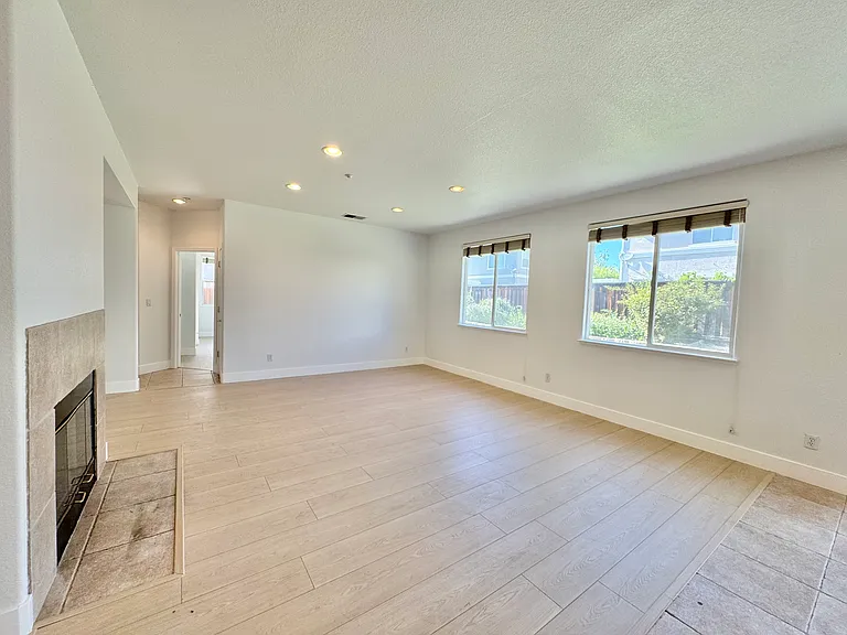 493 Edgefield Pl — Photo 4