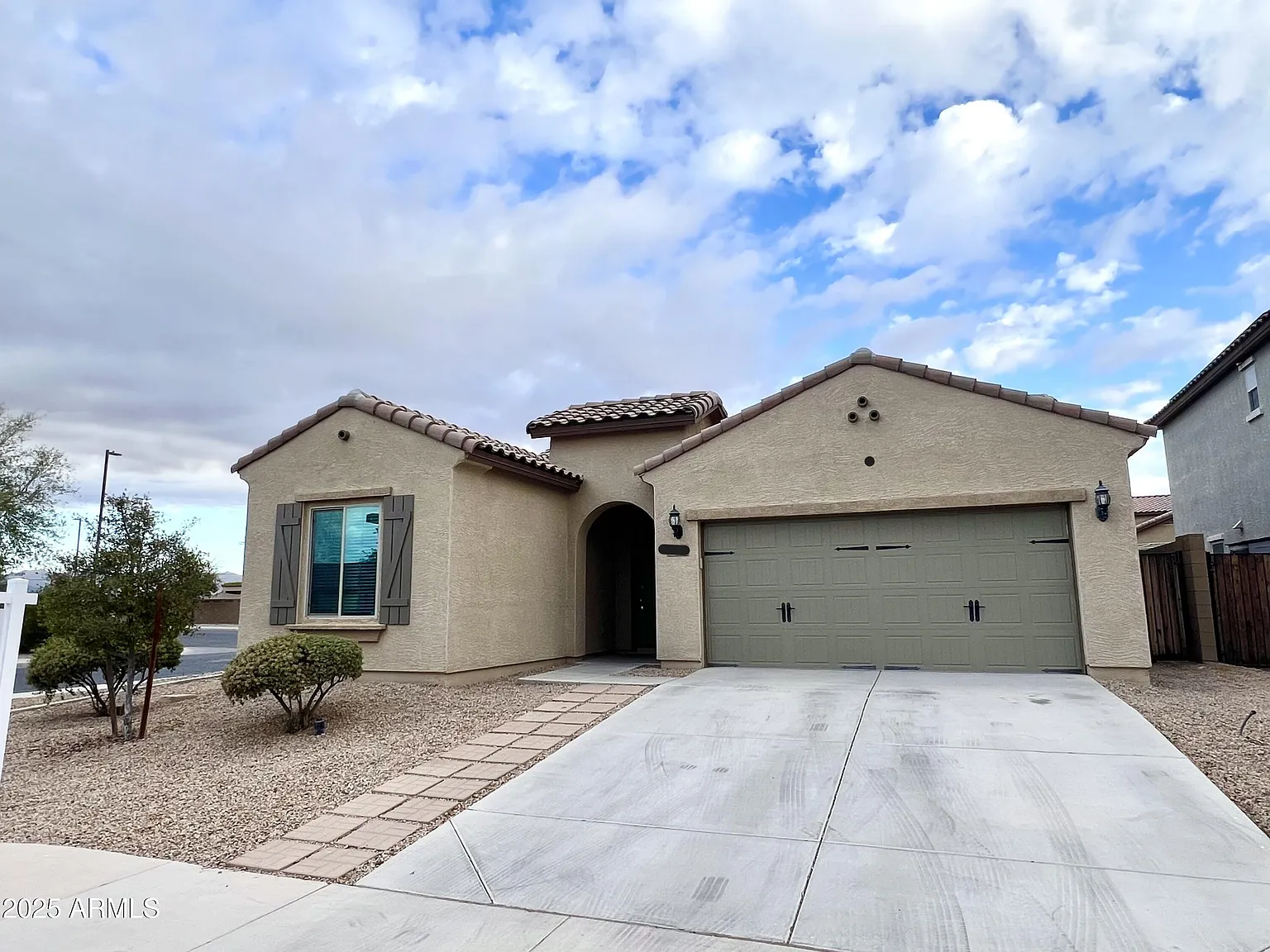3 bed, 2.0 bath, 1682 sqft, $2,000 — Photo 1