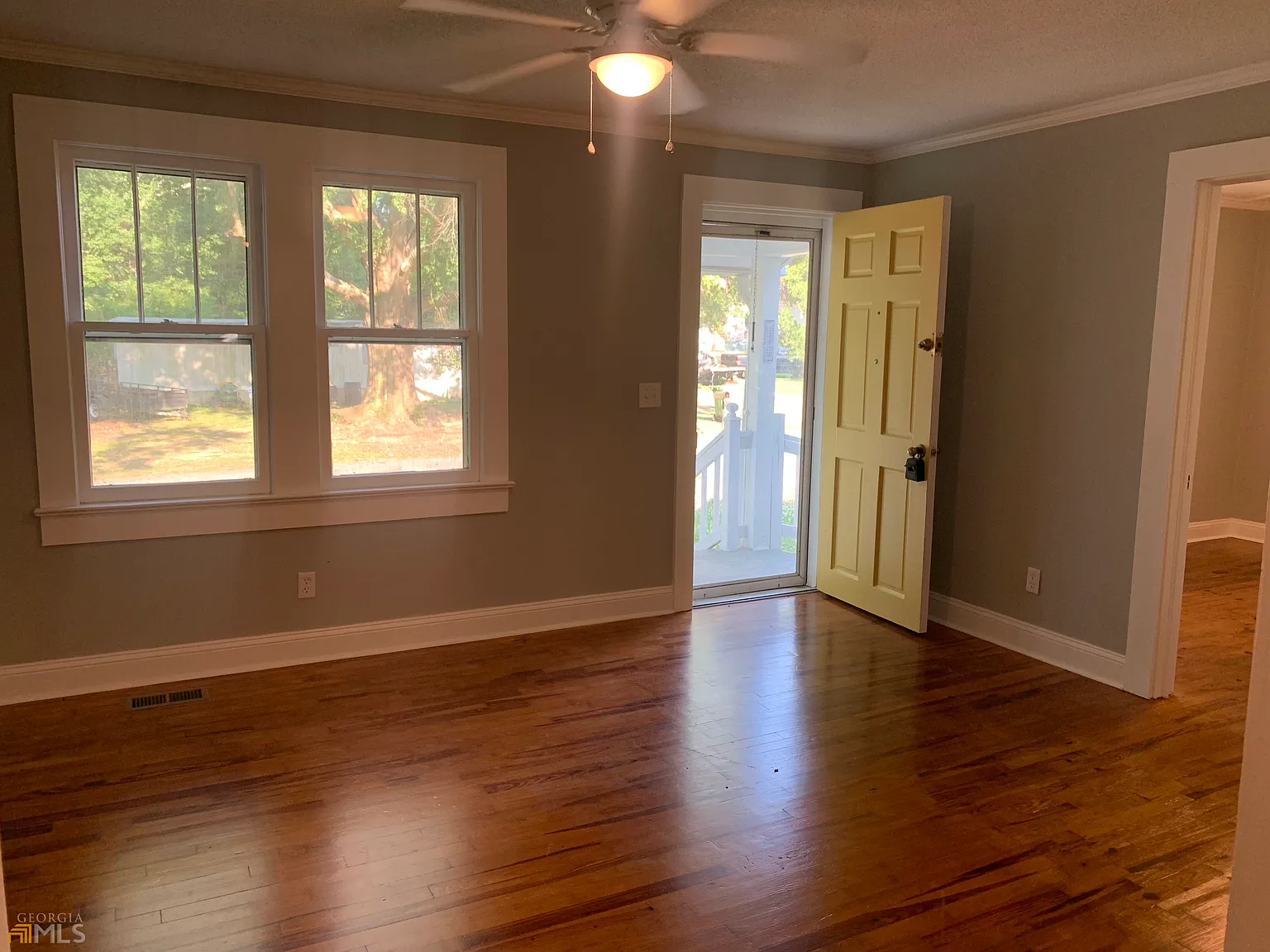 3 bed, 1.5 bath, 1316 sqft, $1,450 — Photo 2