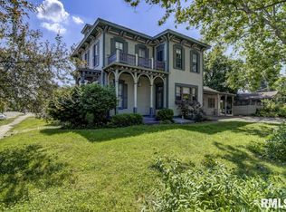 122 W Sheridan Rd, Petersburg, IL 62675