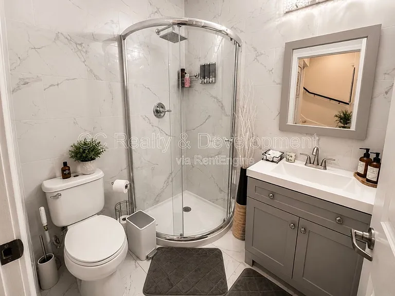2503 S Calumet Ave — Photo 5