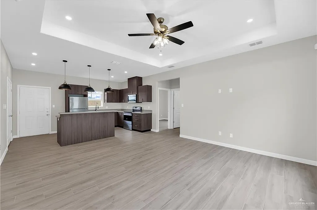 3 bed, 2.0 bath, 1248 sqft, $1,350 — Photo 4