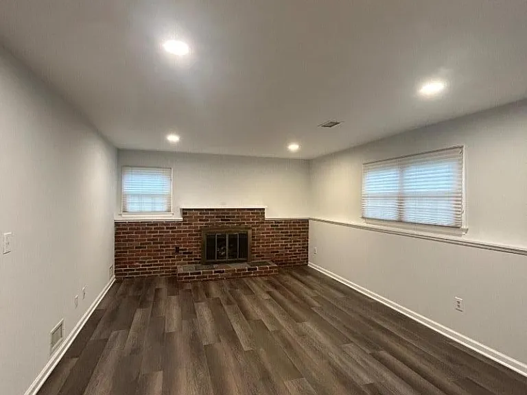 470 Vreeland Ave — Photo 8