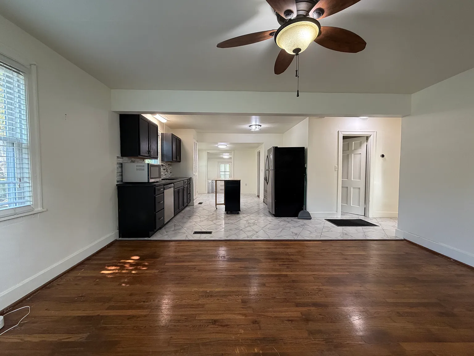 3 bed, 1395 sqft, $2,400 — Photo 4