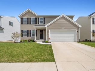 2888 Sycamore River Dr, Fowlerville, MI 48836
