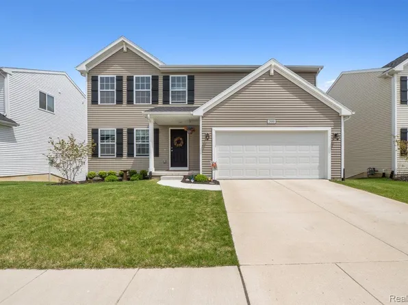 2888 Sycamore River Dr, Fowlerville, MI 48836