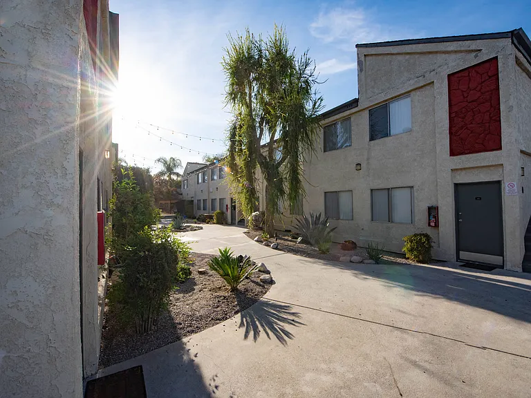 The Canyons at Santa Clarita Apartments — Photo 9