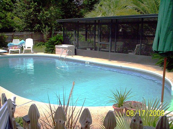 18' x 36' Inground Pool w/fence and Sunroom