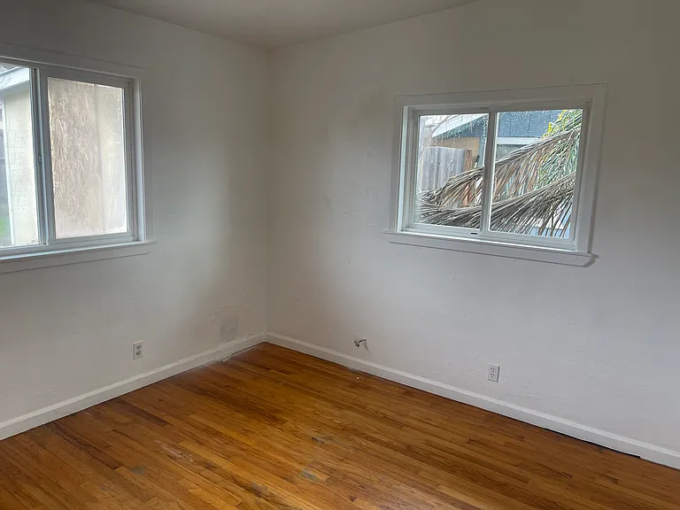 991 Suiter St #B — Photo 10