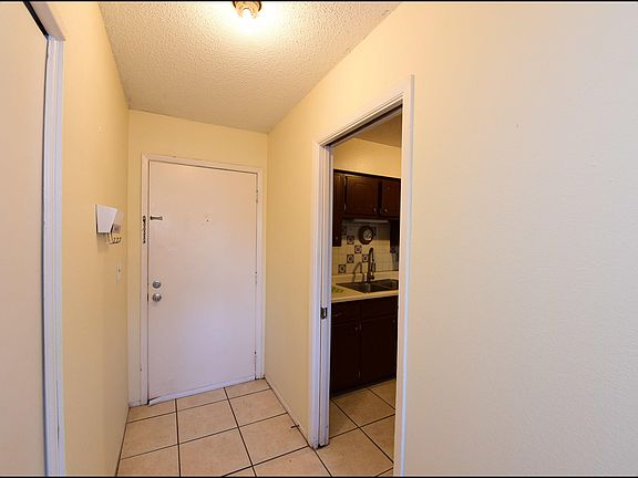 5th image of 10261 Renfrew Dr