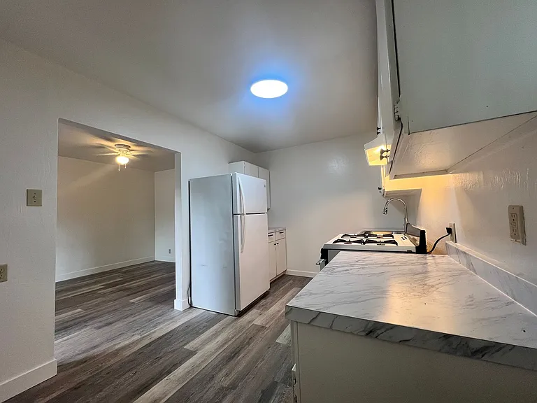 150-172 S Underhill Dr — Photo 5