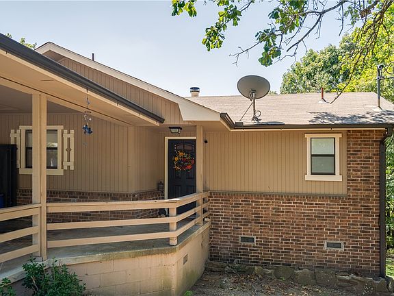 3rd image of 10 McCollough Ln