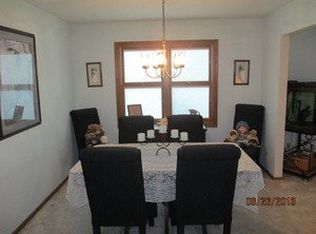 727 Stonebridge Ln, Crystal Lake, IL 60014