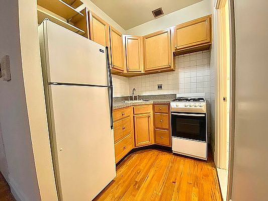 5th image of 339 W 84th St #5/1