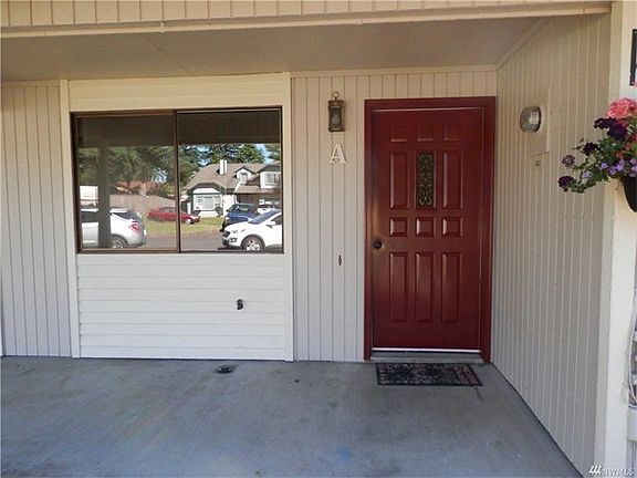 Open front porch, metal front door with center glass and artistic touch.  Easy step up from sidewalk for quick access to the living area of the home.