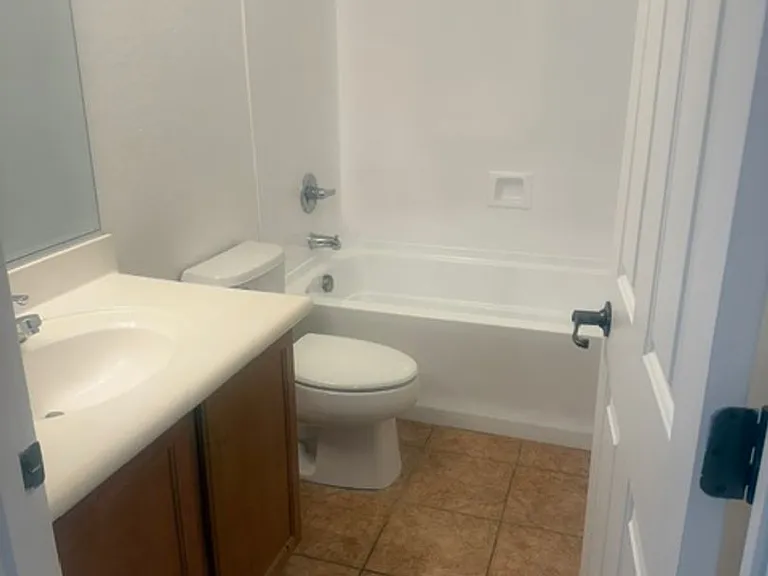 29630 W Fairmount Ave — Photo 10