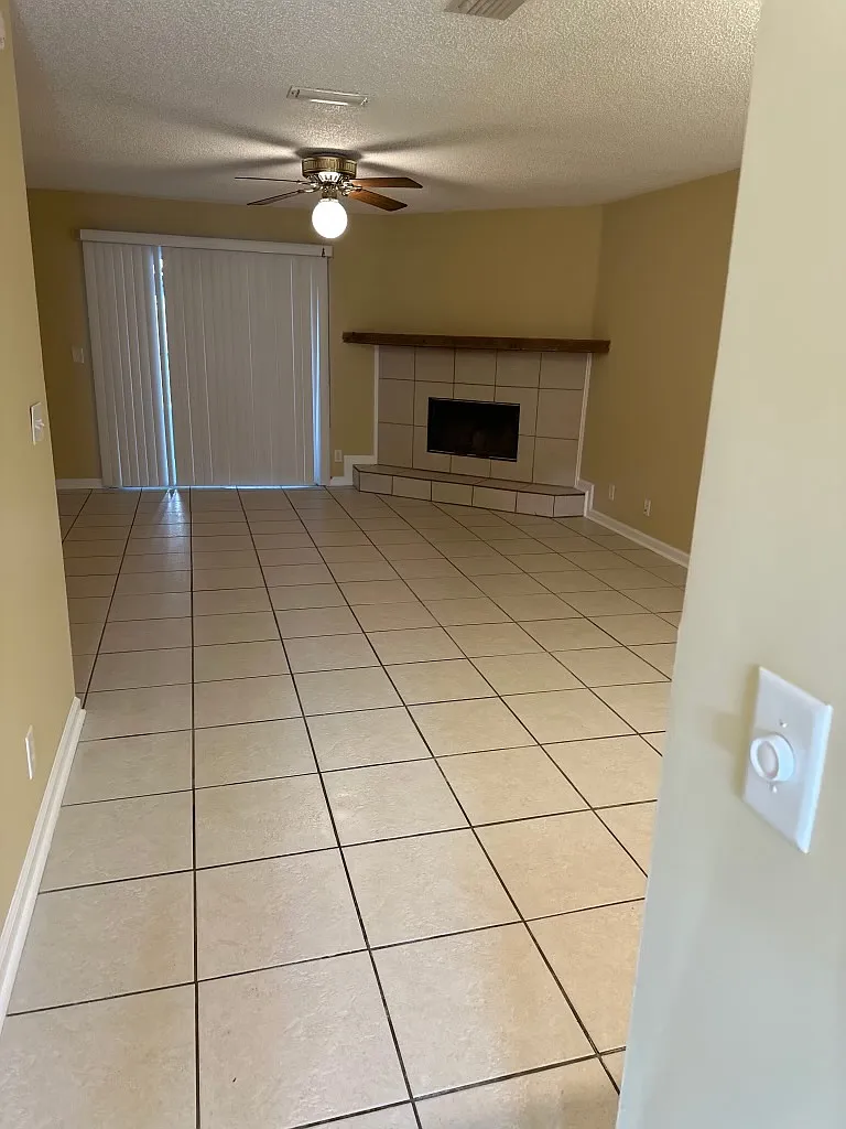 2 bed, 2.5 bath, 1100 sqft, $2,100 — Photo 2