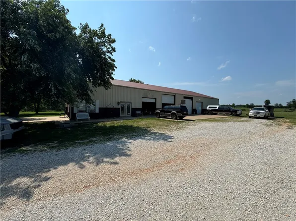 13688 Lee Town Rd, Pea Ridge, AR 72751