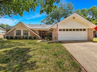 122 Poinsetta Cir, Terrell, TX 75160