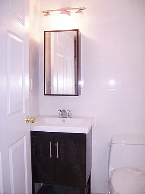 Rented by Perry Associates NYC Inc | media 42