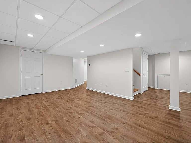 6 Whitman Ln — Photo 25