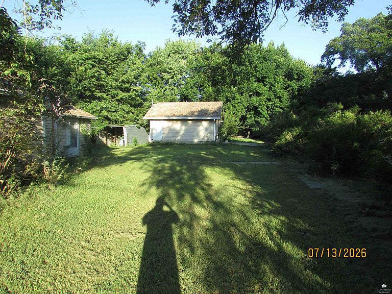 Listing photo 3