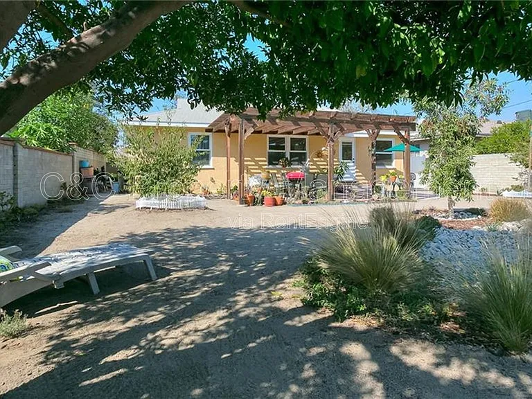 11252 Delano St — Photo 30