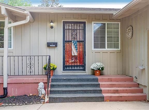 3rd image of 1609 NE 68th Pl