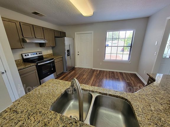 4th image of 8154 N Settlers Landing Trl
