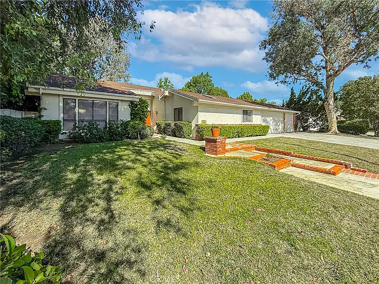 9201 Paso Robles Ave — Photo 4