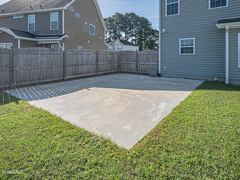 808 Jade Ln — Photo 14