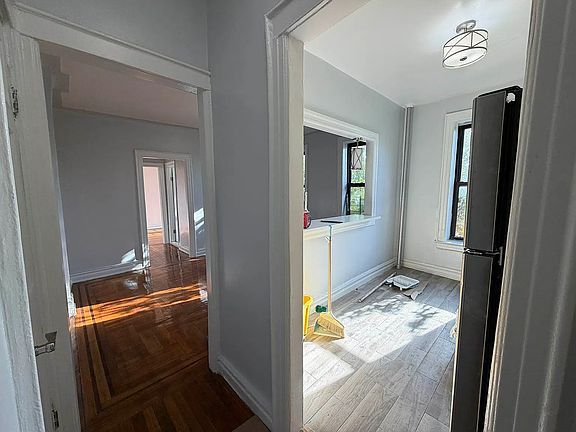 3rd image of 159 Bay 29th St #9