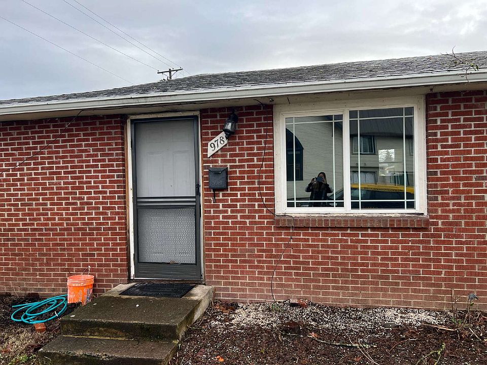1st image of 978 Juniper St
