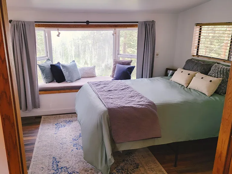 Bedroom features a peaceful reading nook, facing the forest. All neighbors are very quiet up here.